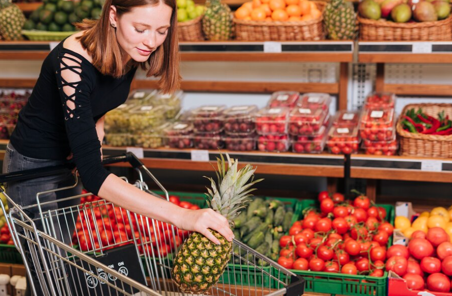 What are the reasons for buying organic food and drinks in Albion?